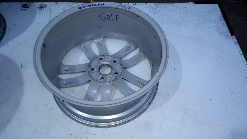 ARO SIN LLANTA VOLKSWAGEN GOLF